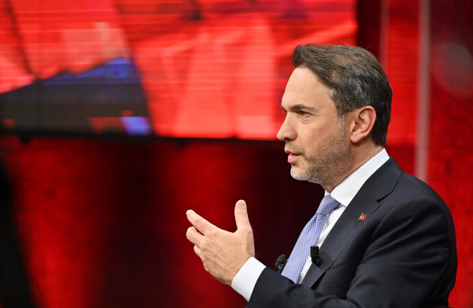 Bakan Bayraktar, ‘Sondajı görmeden netice açıklamıyoruz’