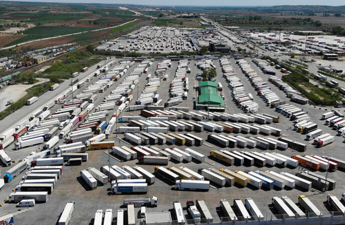 Ticari araç geçişinde günlük tüm zamanların rekoru kırıldı