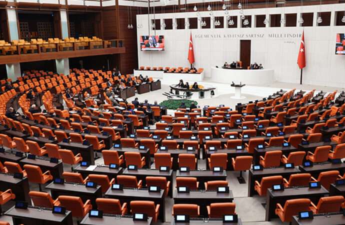 Teklif TBMM’de kabul edildi! En düşük emekli aylığı 20 bin liraya yükseltildi