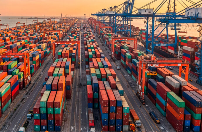 İhracat düştü, ithalat arttı! Mart’ta dış ticaret açığı büyüdü