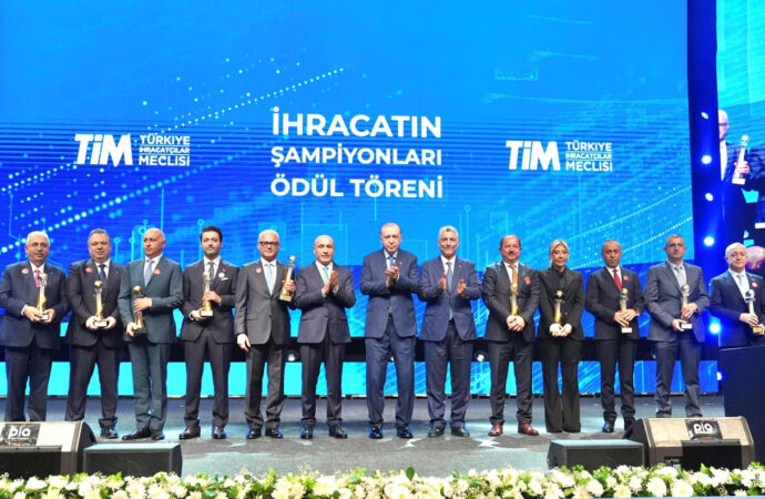 İhracatın şampiyonları ödüllerini Cumhurbaşkanı Erdoğan’dan aldı